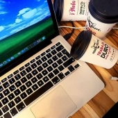 ¿Mucho frío? ¿Exámenes finales?
Tenemos la solución para todos tus males, delicioso café y los espacios perfectos para arrancar con tus proyectos. - Perro Caffé