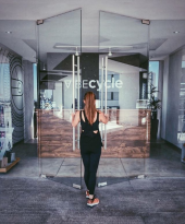 ¡Ven a bailar con nosotros en la bici mientras ejercitas todo tu cuerpo! - Vibecycle - Cycling Studio