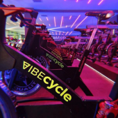Ven y disfruta de las mejores instalaciones de indoor cycling y el mejor ambiente - Vibecycle - Cycling Studio