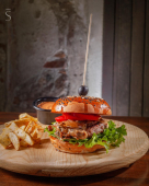 ¿Ya probaste nuestras espectacular hamburguesa?

No olvides pedirla en tu próxima visita. - Santóua Gastrobar