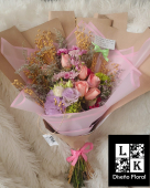 Convertimos tus sentimientos en arreglos florales que encantan y conmueven.  - LK Diseño Floral