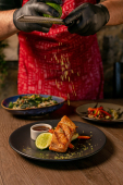 Sabor excepcional, ambiente sublime. Bienvenido a la experiencia gastronómica perfecta.  - Restaurante La Encomienda - Horno, Parrilla, Cava