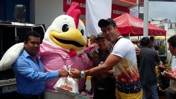 Ellos van a comer muy sabroso - Pollo Feliz Puebla - Puebla