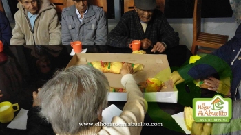 Celbrando  6 de Enero con la Tradicional Partida de Rosca de Reyes. Conviviendo y pasando un Dia Agr...