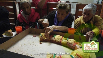 Celbrando  6 de Enero con la Tradicional Partida de Rosca de Reyes. Conviviendo y pasando un Dia Agr...