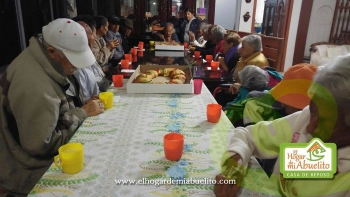 Celbrando  6 de Enero con la Tradicional Partida de Rosca de Reyes. Conviviendo y pasando un Dia Agr...