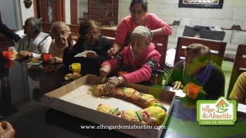 Celbrando  6 de Enero con la Tradicional Partida de Rosca de Reyes. Conviviendo y pasando un Dia Agr...