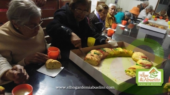 Celbrando  6 de Enero con la Tradicional Partida de Rosca de Reyes. Conviviendo y pasando un Dia Agr...