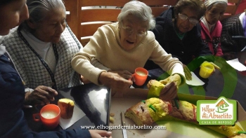 Celbrando  6 de Enero con la Tradicional Partida de Rosca de Reyes. Conviviendo y pasando un Dia Agr...