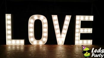 Letras gigantes para tu evento - Leds Party - Pistas iluminadas y servicios para eventos - Puebla