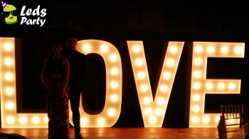 Dale un toque especial a tu evento y contrata con nosotros las letras gigantes! - Leds Party - Pista...