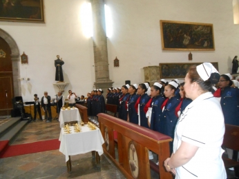 Bendición de Lamparas Para el Paso De La Luz - Escuela de Enfermería San José - Puebla
