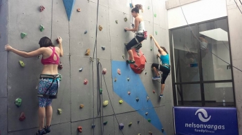 Vive la adrenalina del muro de escalar. - Acuática Nelson Vargas - Puebla