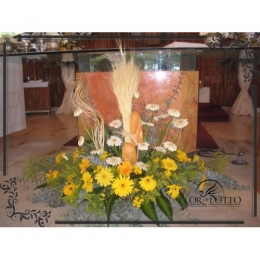 Arreglos florales en el altar de bodas - Florería - Flor de Lotto - Puebla