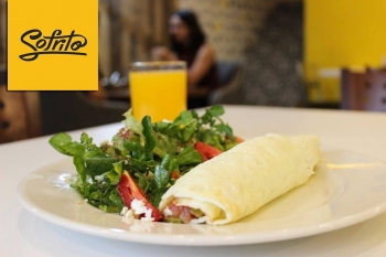 Burrito con ensalada - Sofrito - Cocina Tradicional Mexicana - Puebla