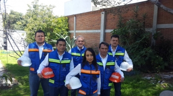 Parte del  Equipo Netmas en formación para sesión fotográfica - Netmas Soluciones - Telecomunicacion...