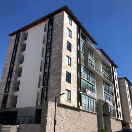 Ubicado en el Quinto piso, con cochera para dos autos  - Inmobiliaria Todo N' Bienes - Puebla