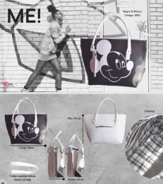 Bolsos con diseño de Disney. Amplias de Vini-piel de línea.Con cierres a las laterales la puedes amp...