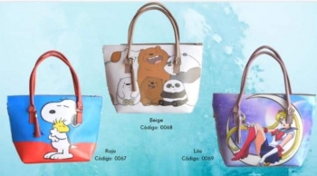 Bolsos con diseño de Disney. Amplias de Vini-piel de línea. Con cierres a las laterales la puedes am...