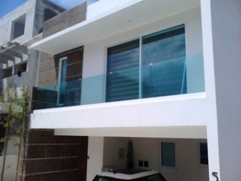 BARANDAL DE CRISTAL TEMPLADO Y CANCELERIA. - Grupo Espacios Creativos - Puebla