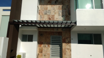 PERGOLADO CON ESTRUCTURA DE ACERO Y CRISTAL. - Grupo Espacios Creativos - Puebla