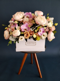 Un toque de orquídeas para un ramo único  - Narciso - Artesanía Floral - Puebla