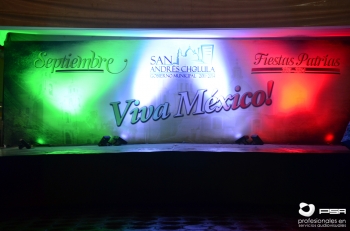 Iluminando el escenario con motivos patrios - Profesionales en Servicios Audiovisuales - PSA - Puebl...