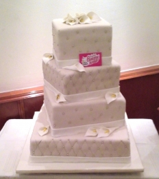 Pastel de boda elegante con flores en fondant. - The Little Bakery House - Tienda de Pasteles - Pueb...