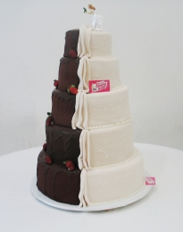 Pastel con diseño novio & novia en fondant. - The Little Bakery House - Tienda de Pasteles - Puebla